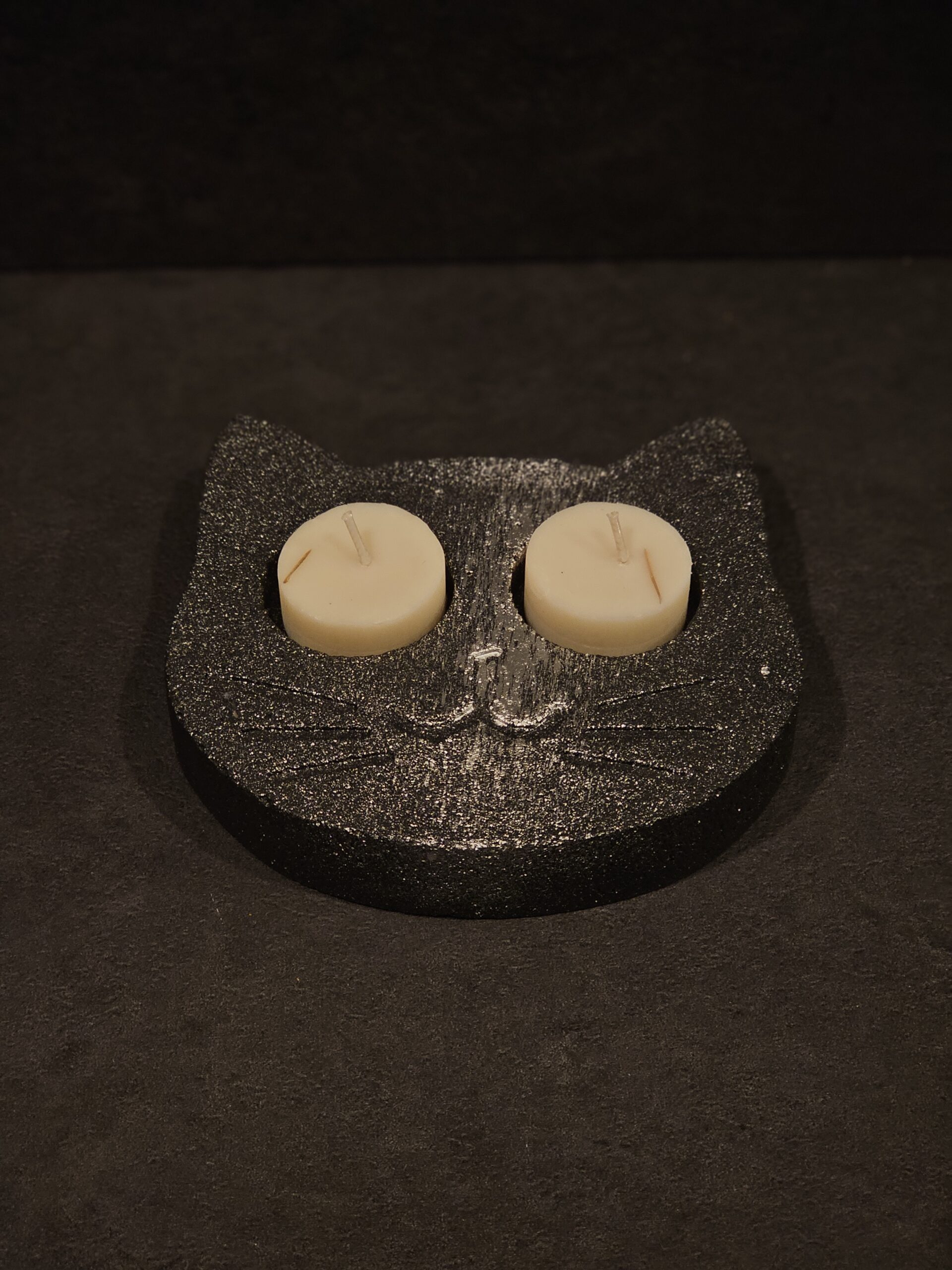 katinas juodas-sidabras