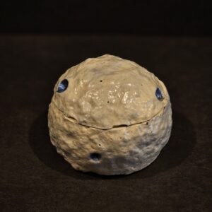 meteoras-sviesus-melyna