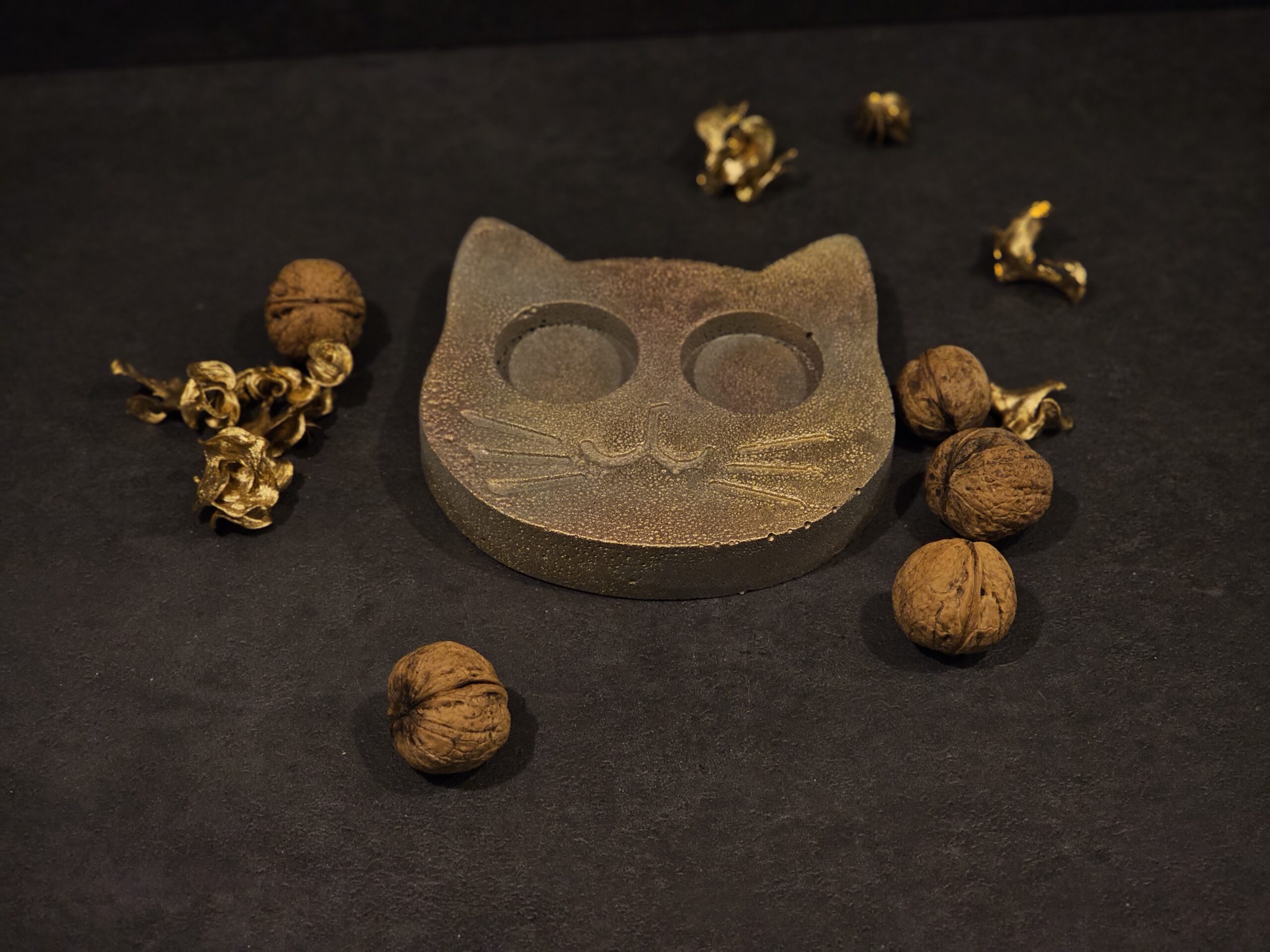 zvakide katinas pilka-auksas-bronza