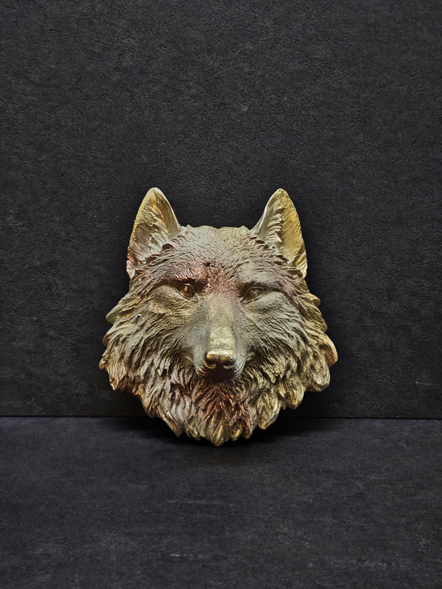 Vilkas sviseus auksas-bronza