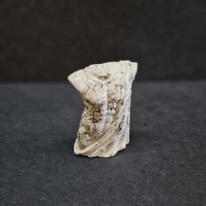 vyras sviesus marmuras