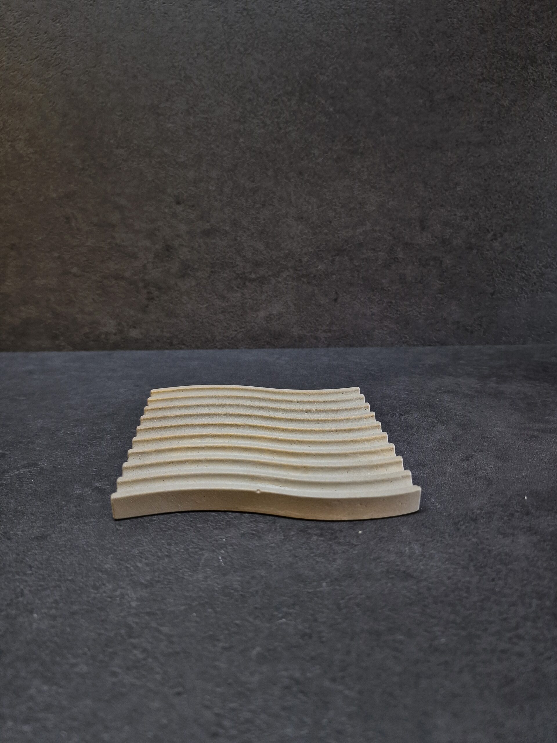 padeklas banga mazas pilka auksas