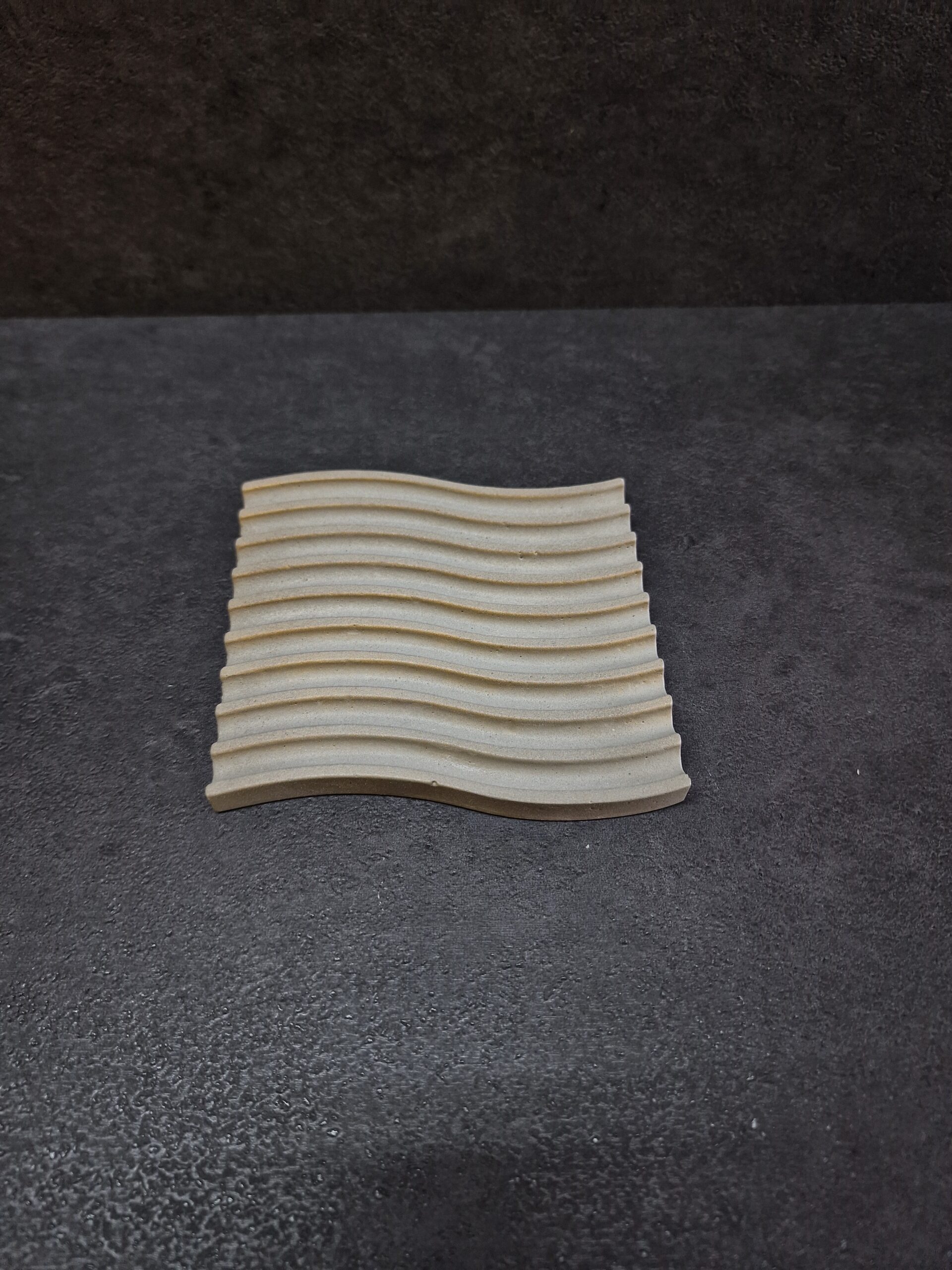 padeklas banga mazas pilka auksas