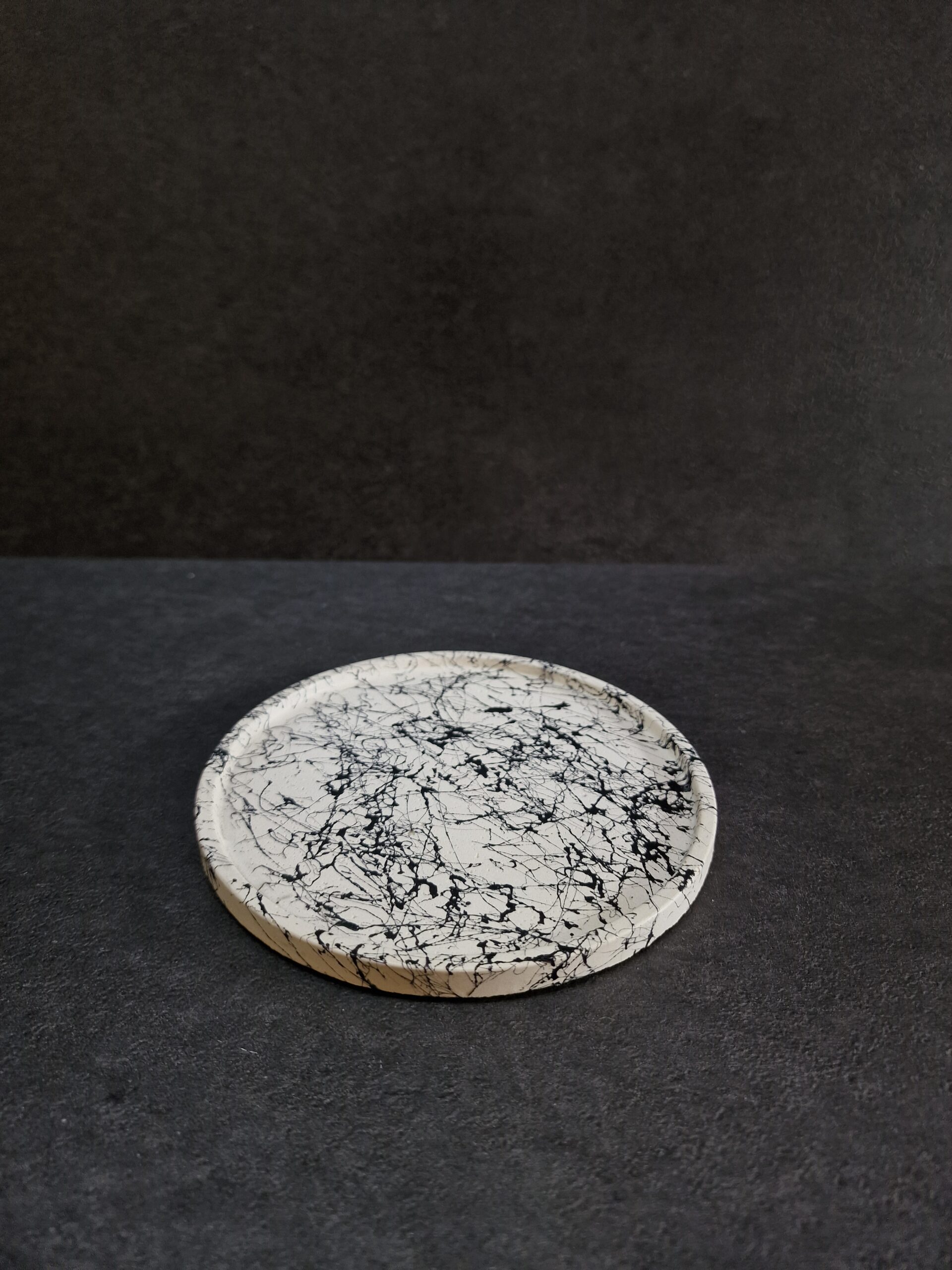 padekliukas apvalus didelis naturalus juodas marmuras