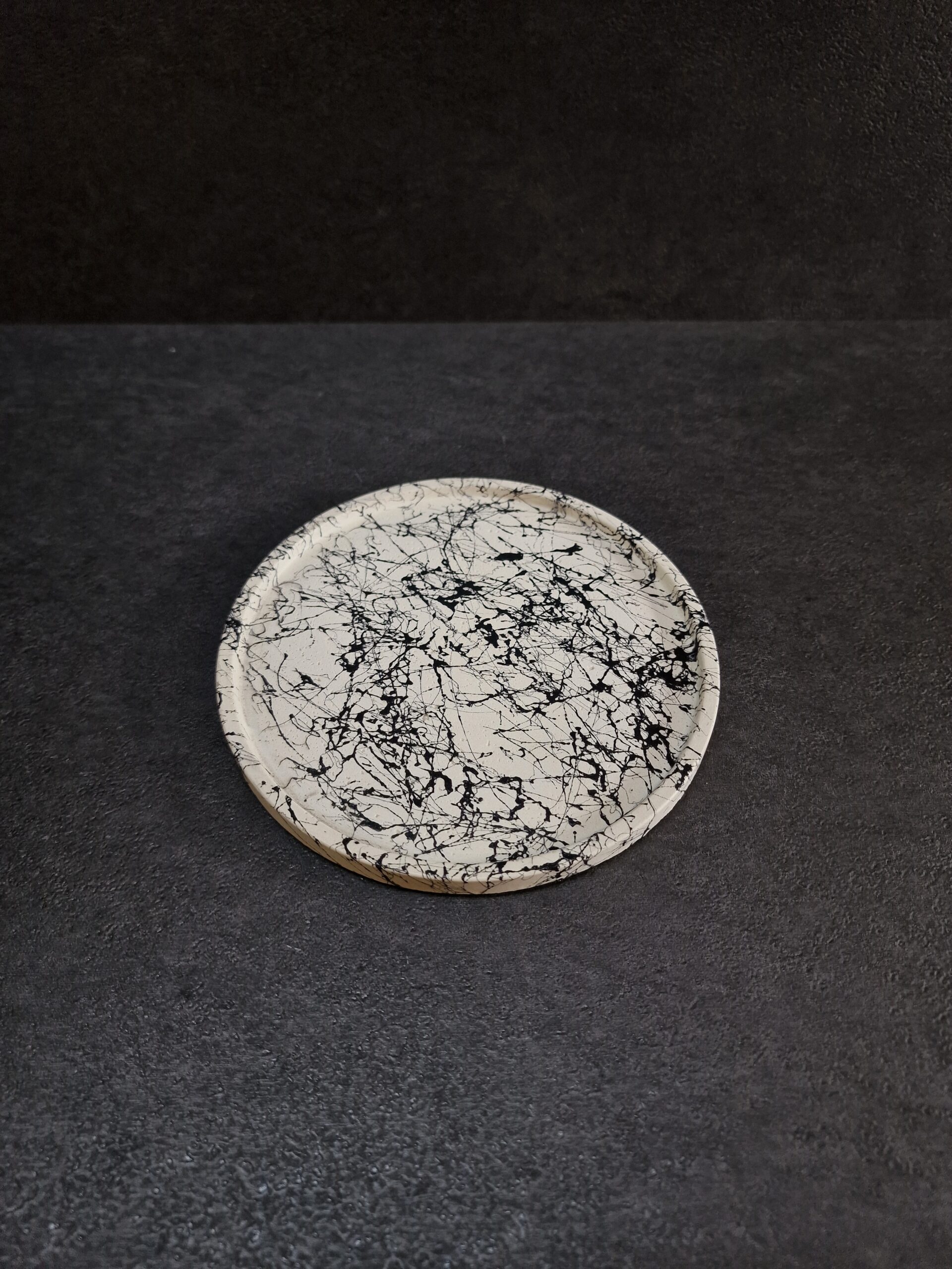 padekliukas apvalus didelis naturalus juodas marmuras