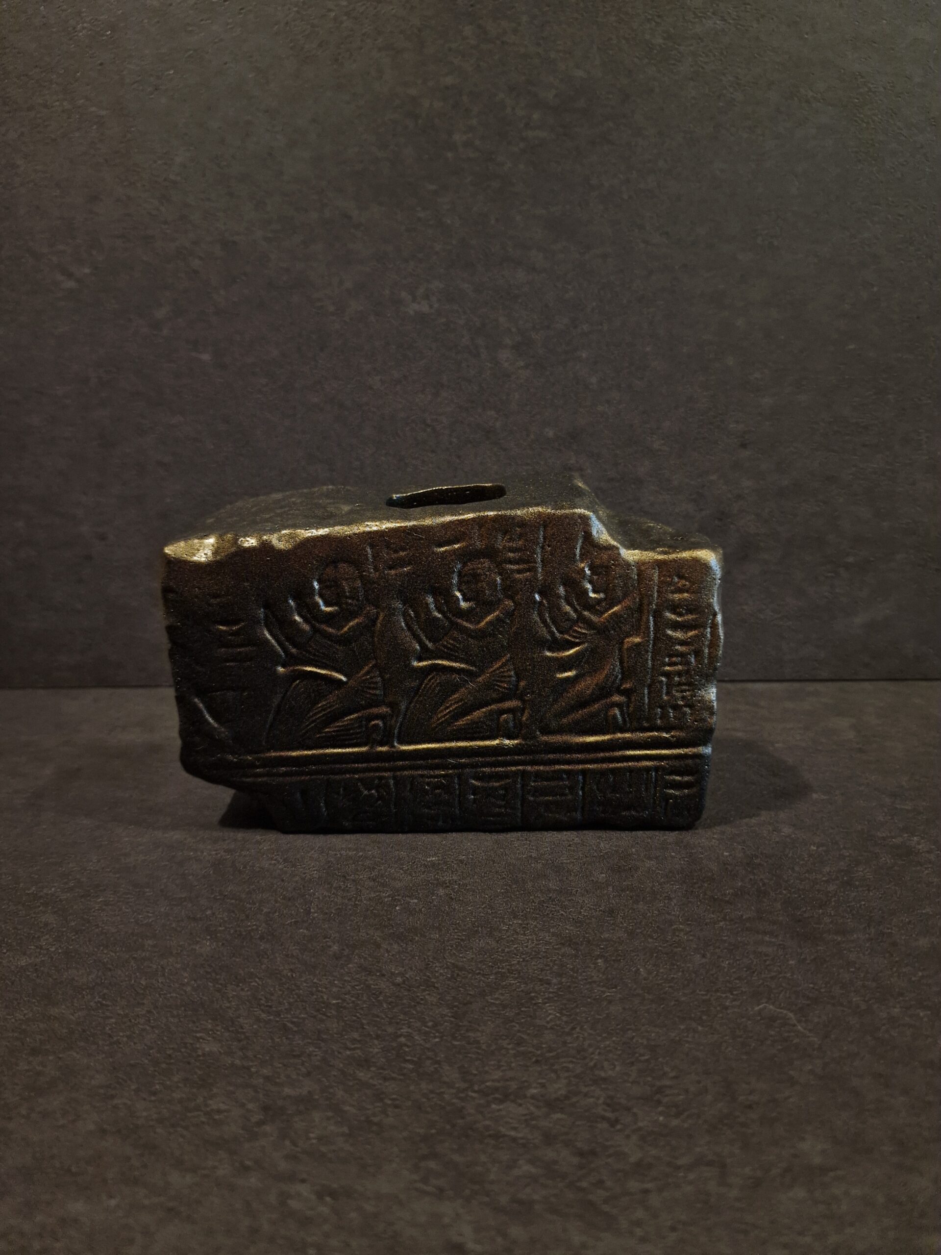 vaza egiptas juodas auksas