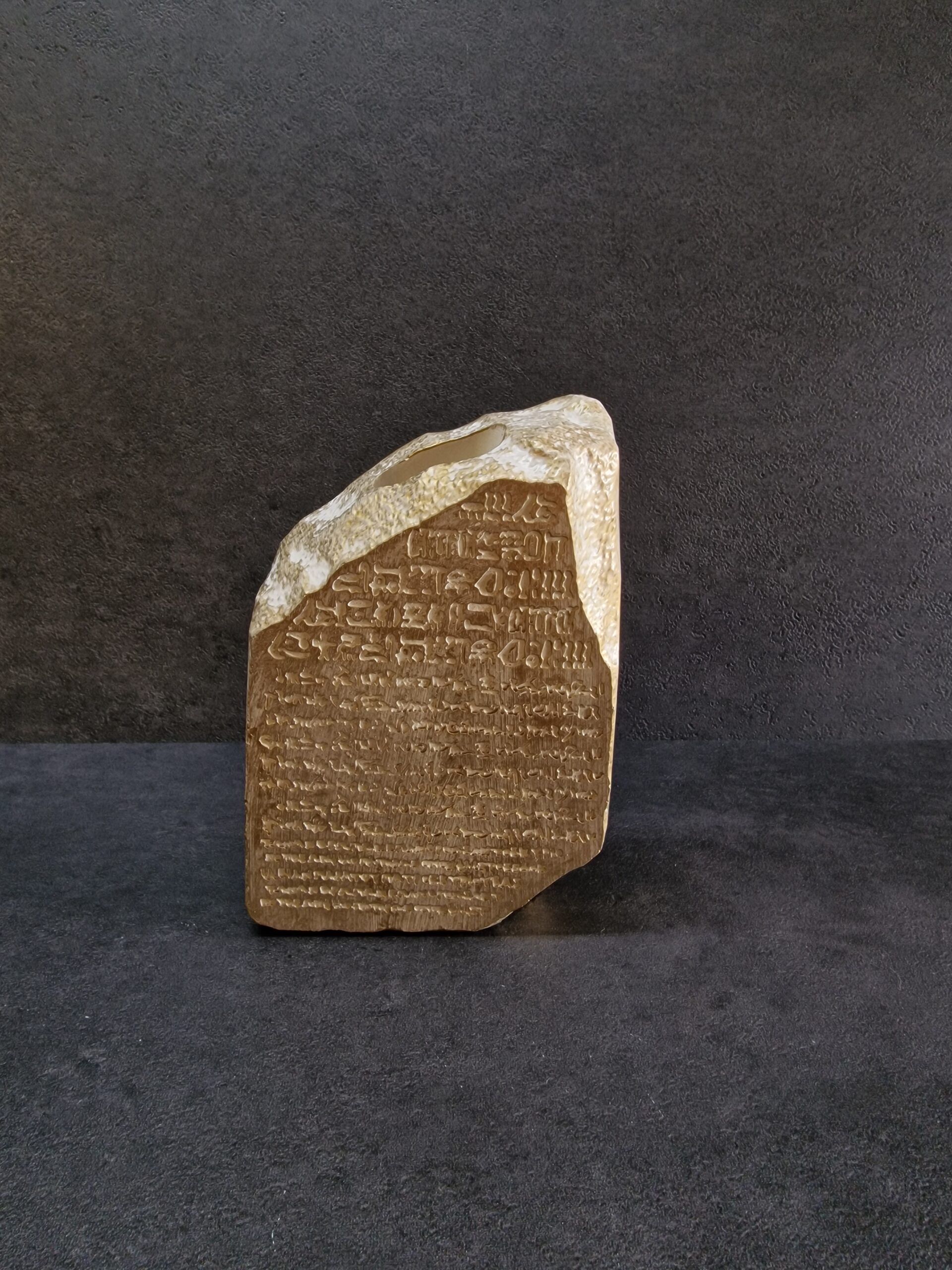 vaza egipto rastai sendintas auksas