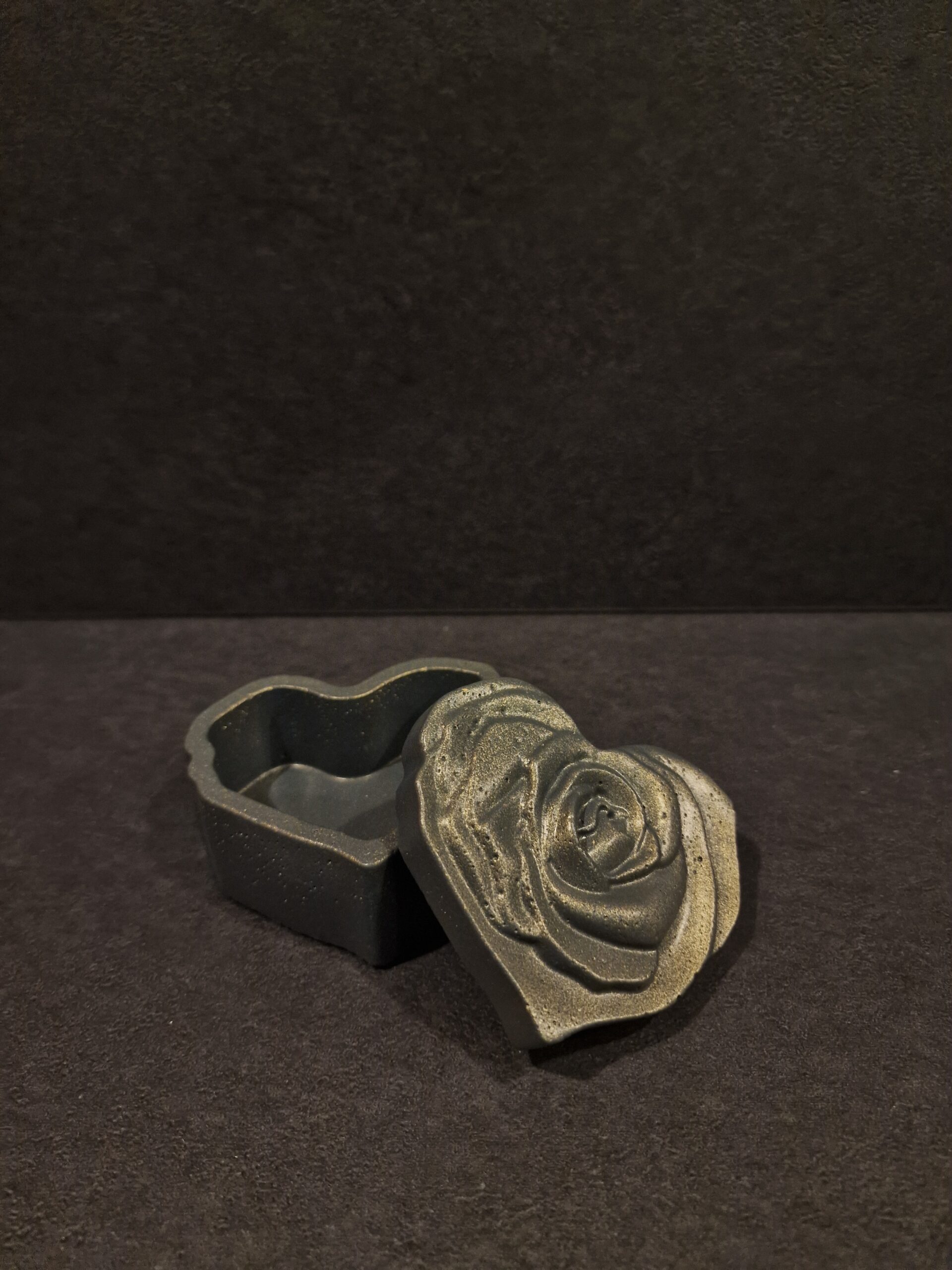 dezute sirdis pilka-auksas1