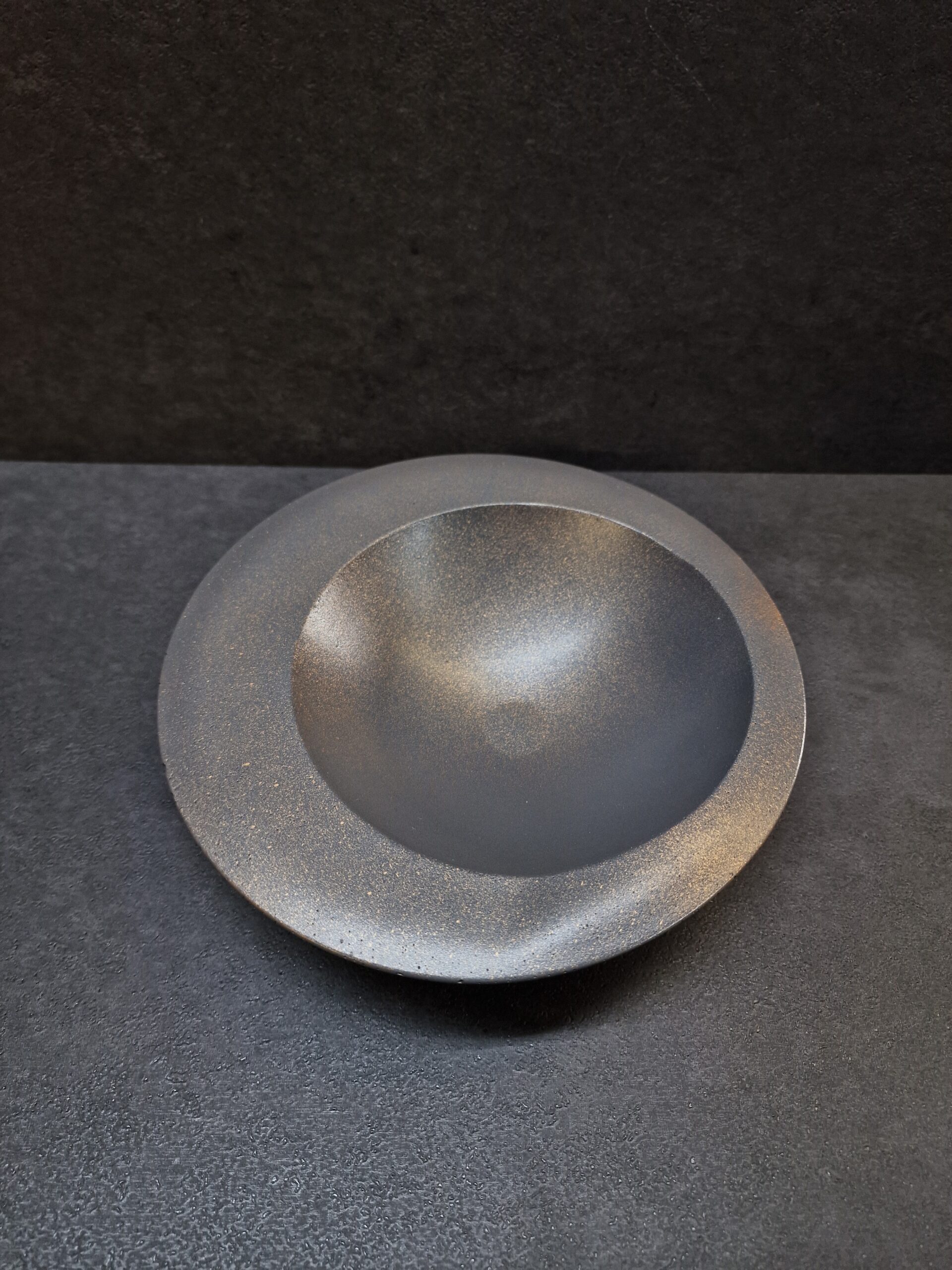 dubuo didelis tamsus-auksas