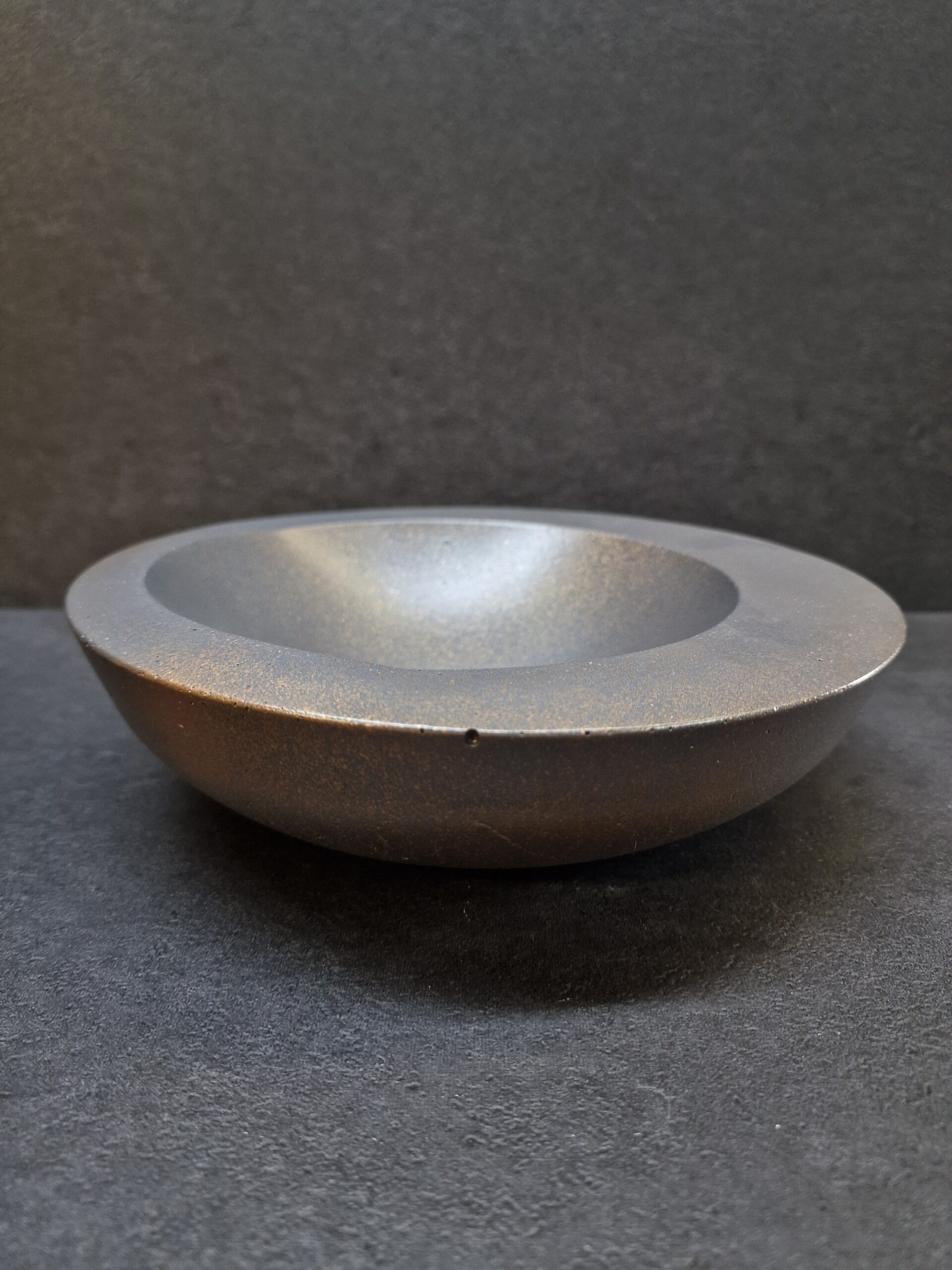 dubuo didelis tamsus-auksas