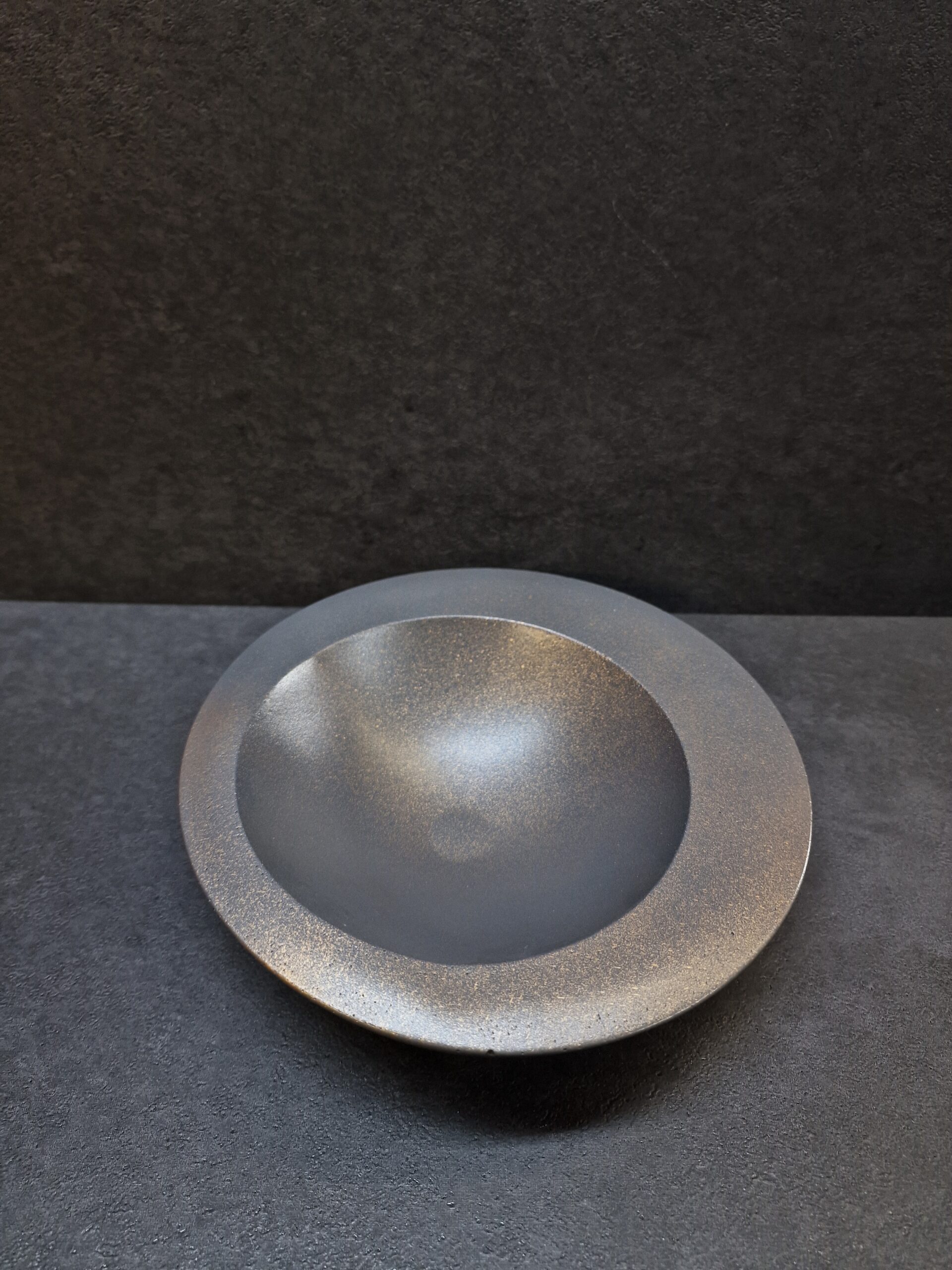 dubuo didelis tamsus-auksas