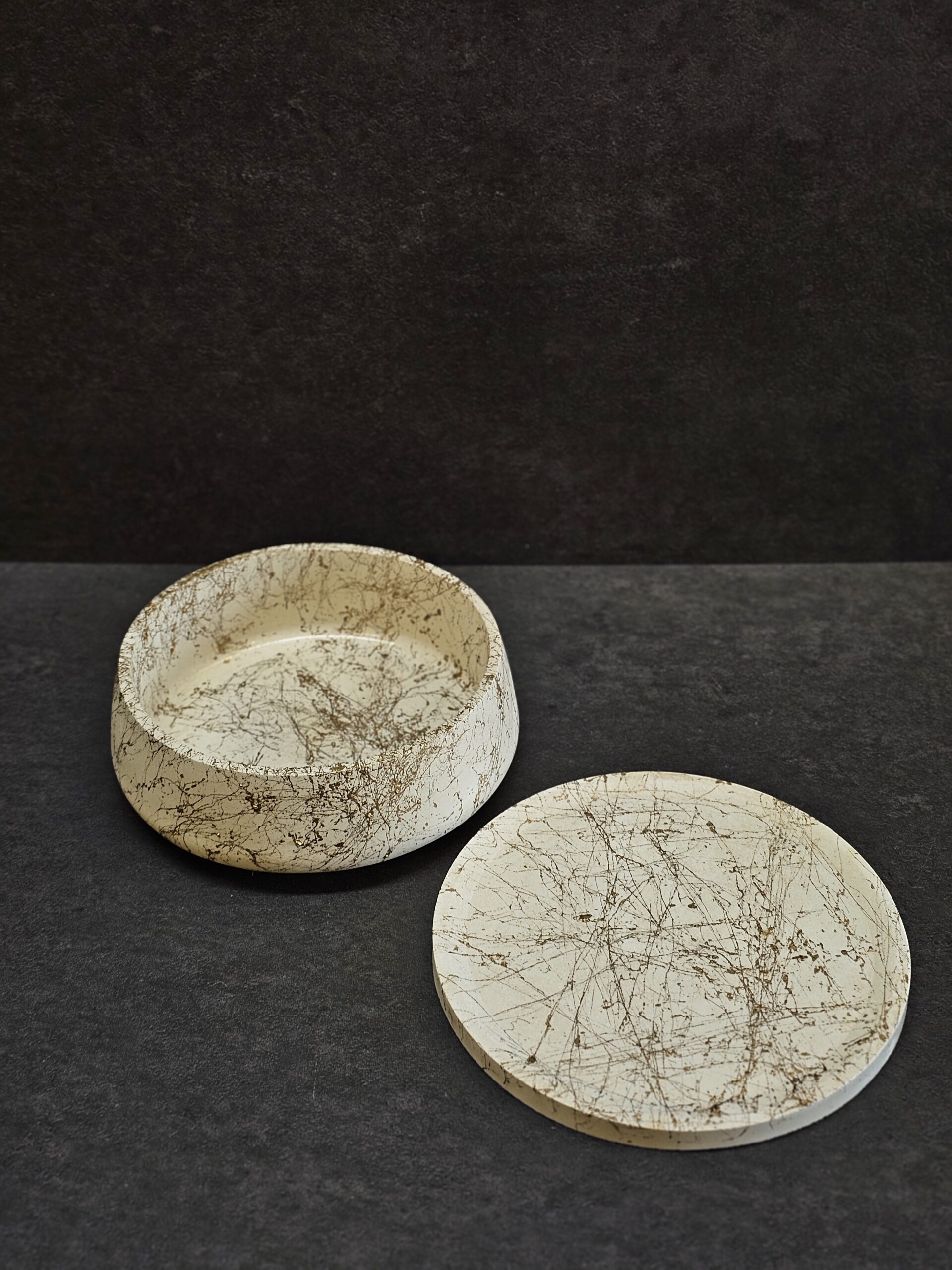 indas su padeklu svisus marmuras 1