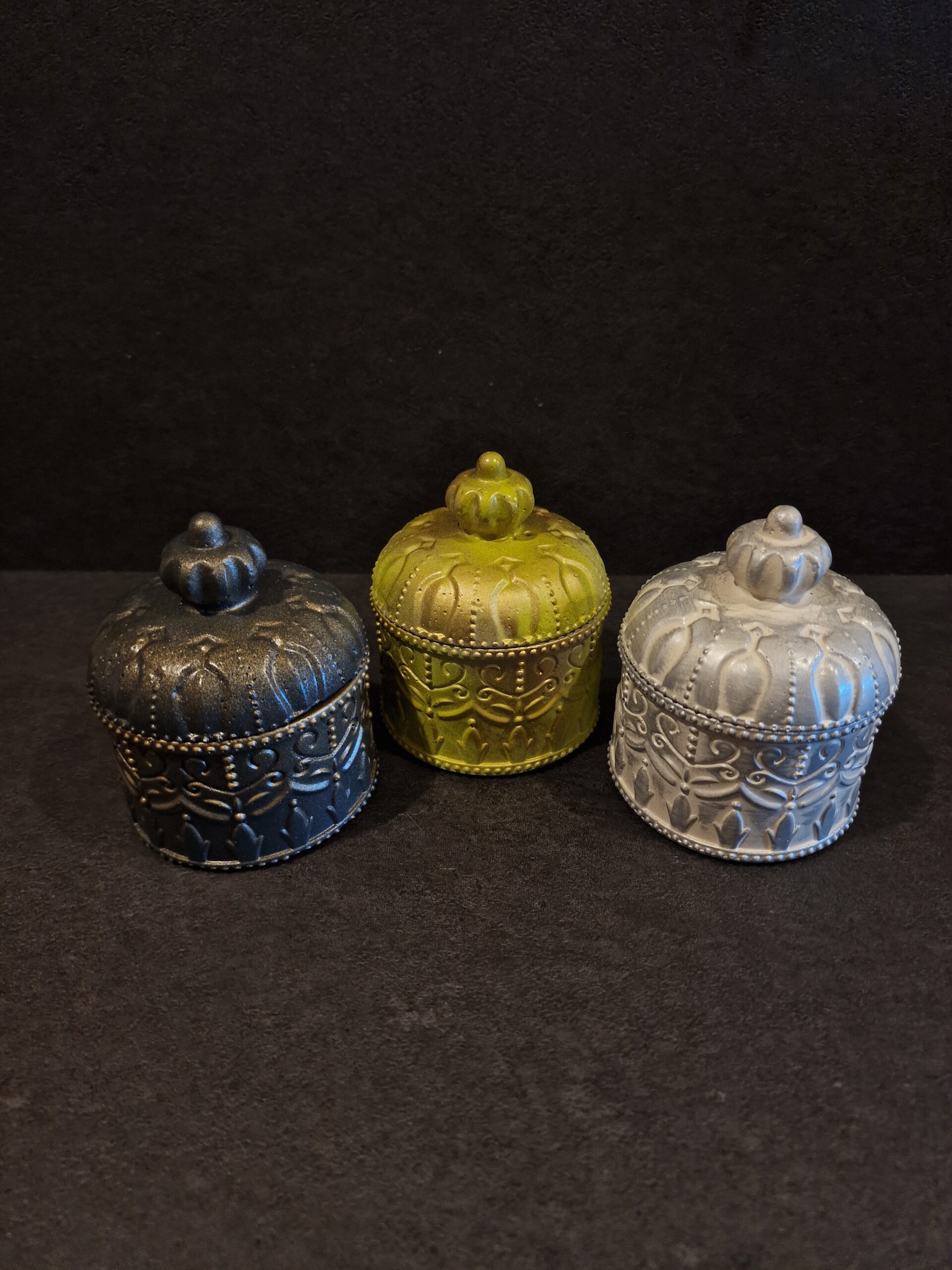 indeliai laumzirgiai trys