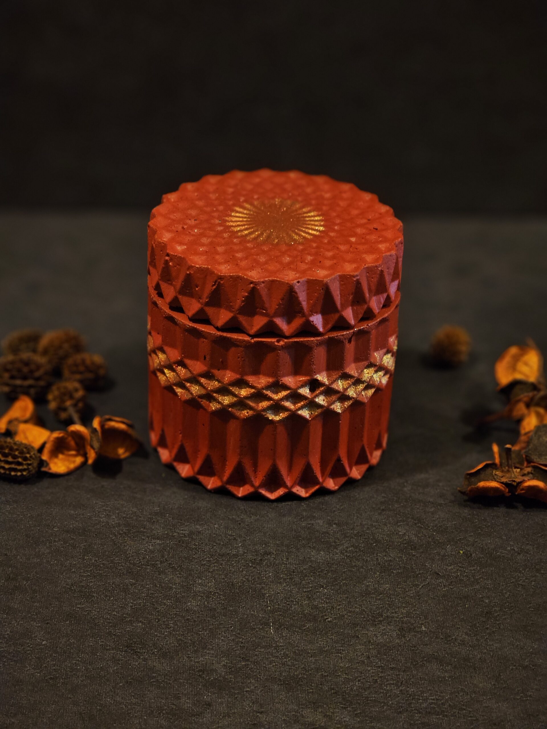 indelis rastuotas raudonas-auksas