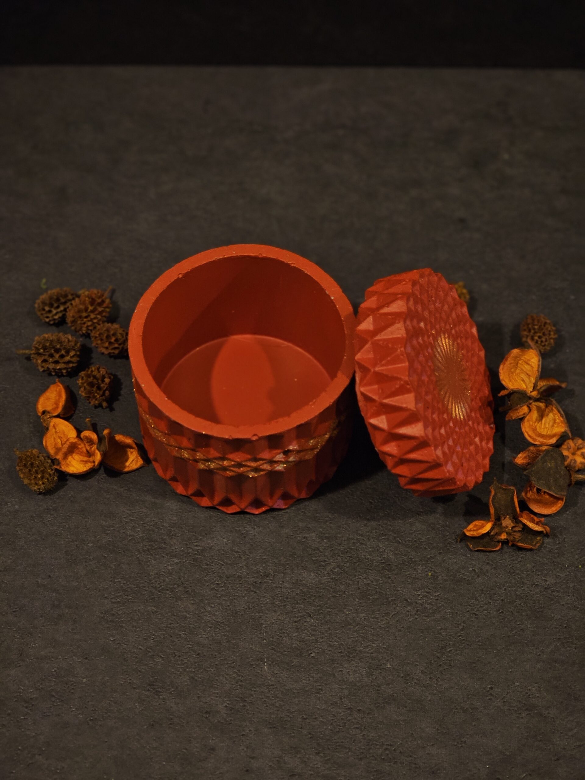 indelis rastuotas raudonas-auksas