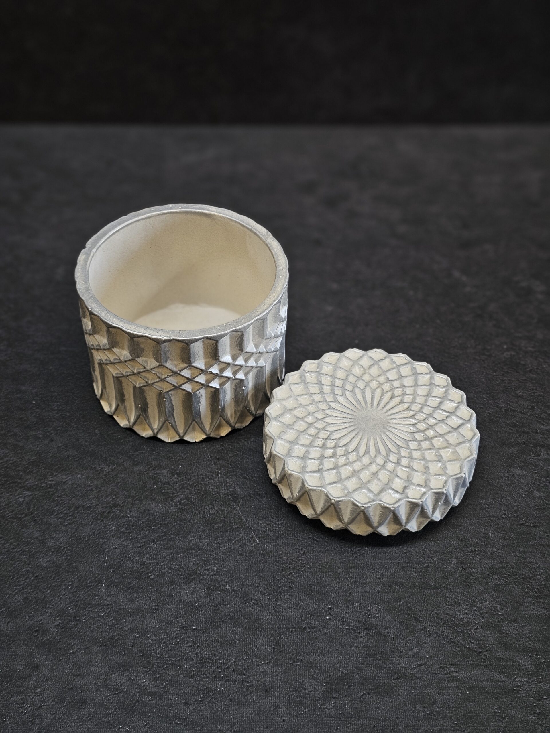 indelis rastuotas sendintas sidabras 1