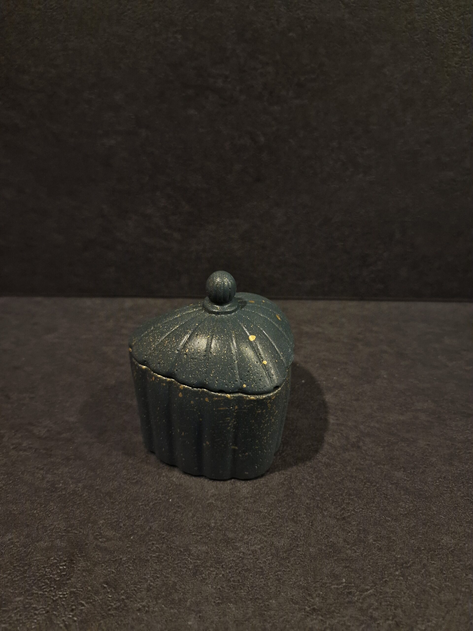 indelis sirdis pilka auksas