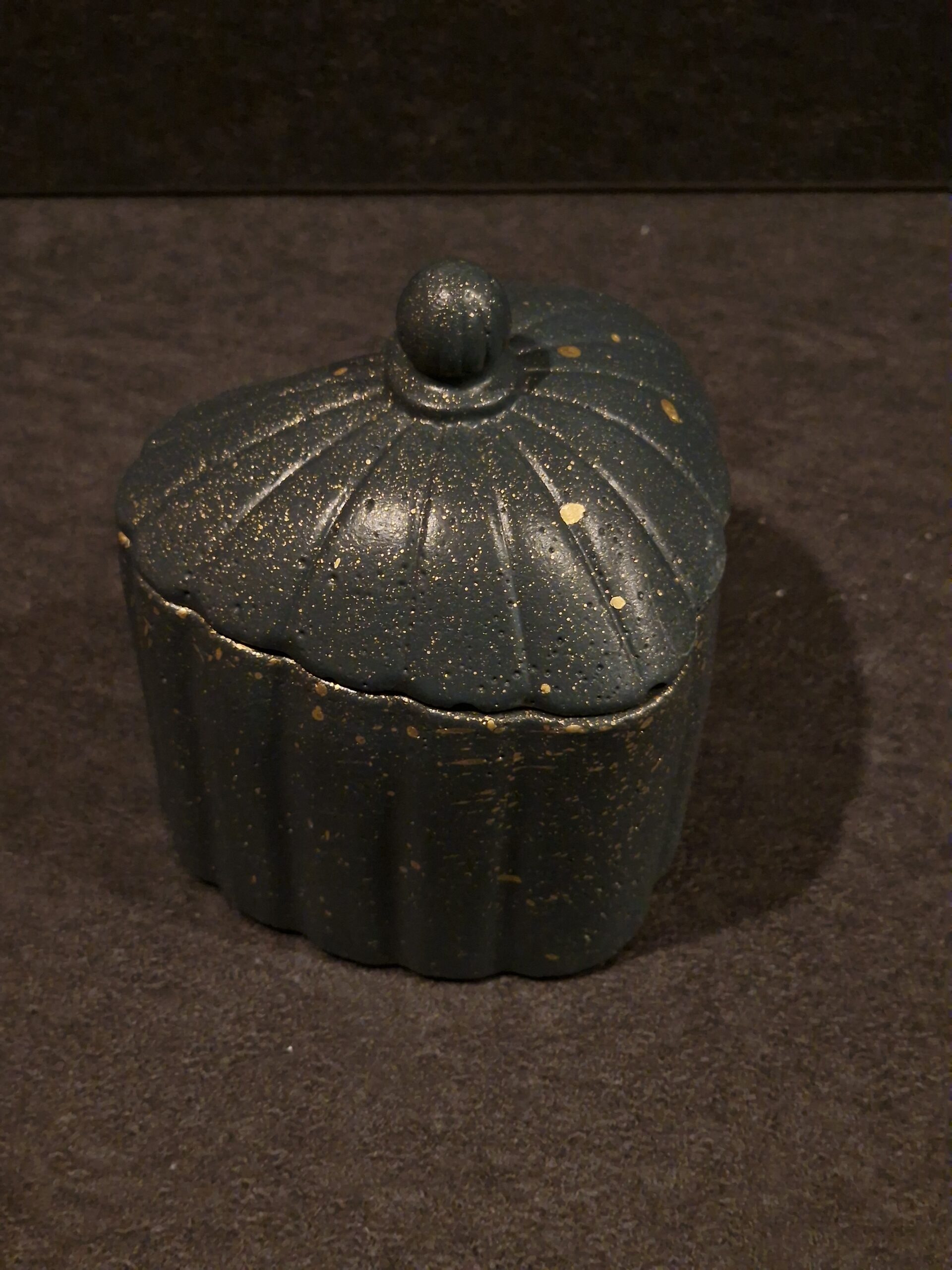 indelis sirdis pilka auksas