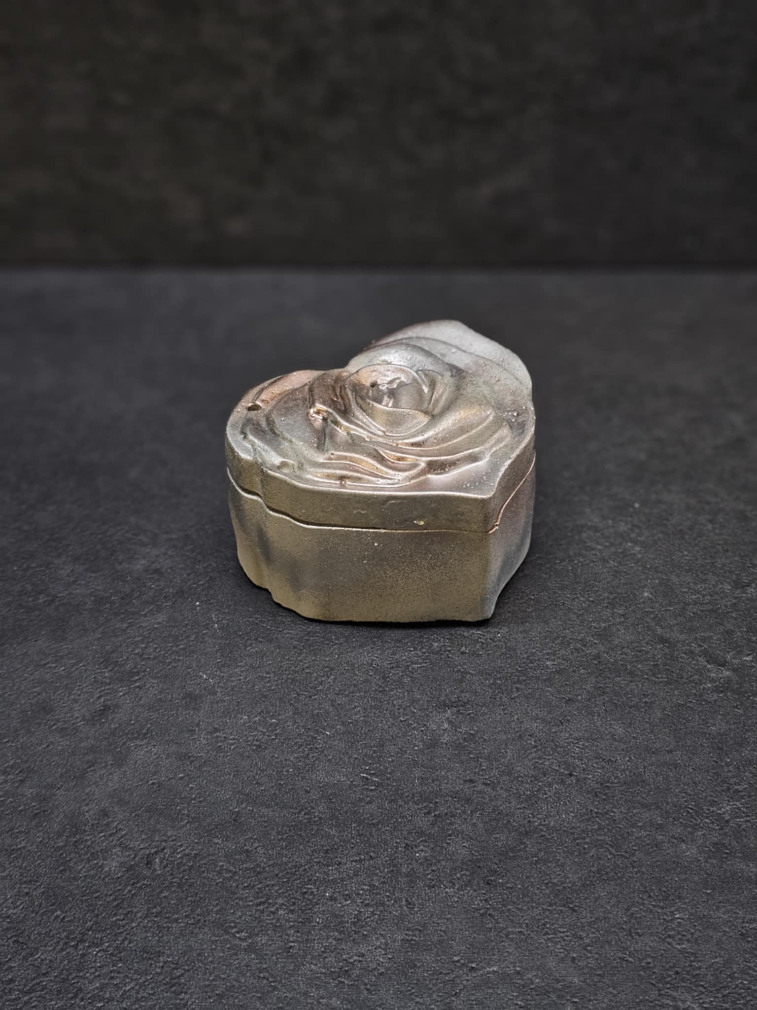 indelis sirdis sidabrine