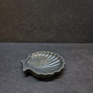 kriauklyte tamsi-auksas