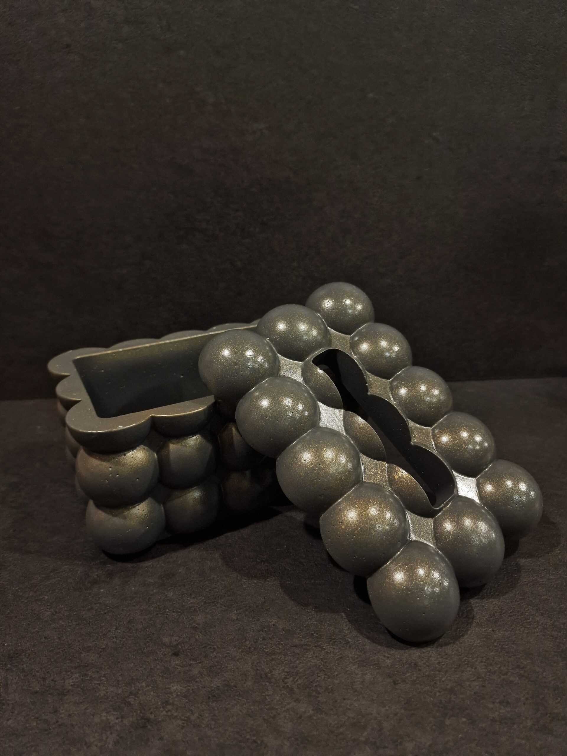 serveteliu dezute tamsiai pilka-auksas