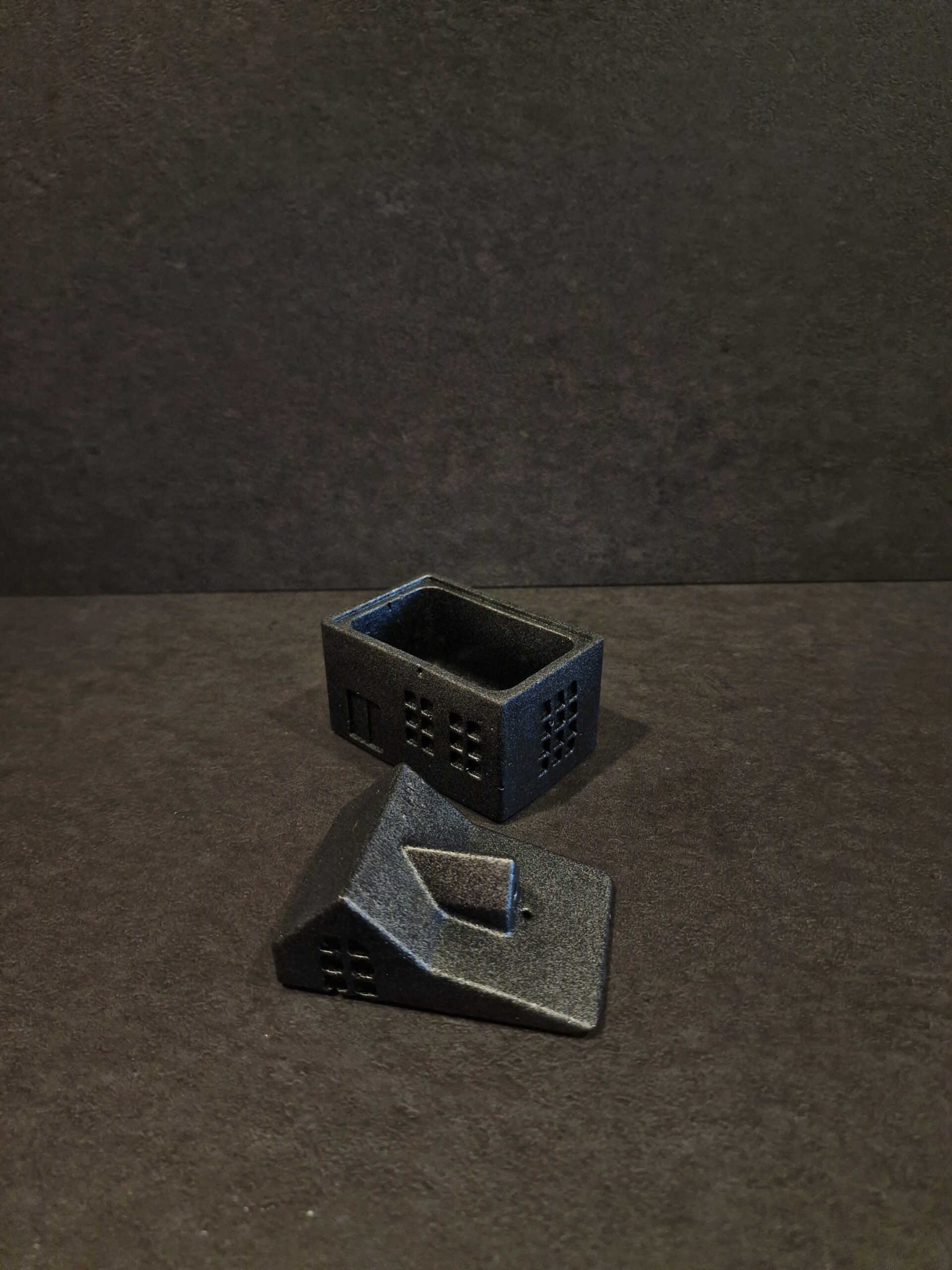 namelis didelis juoda sidabras