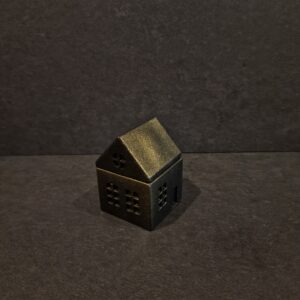 namelis mazas juodas auksas